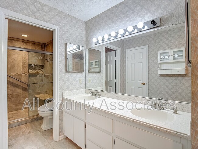 Building Photo - 1007 S Pointe Alexis Dr