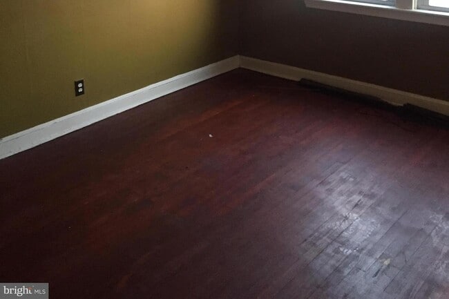 Building Photo - 106 Denison St