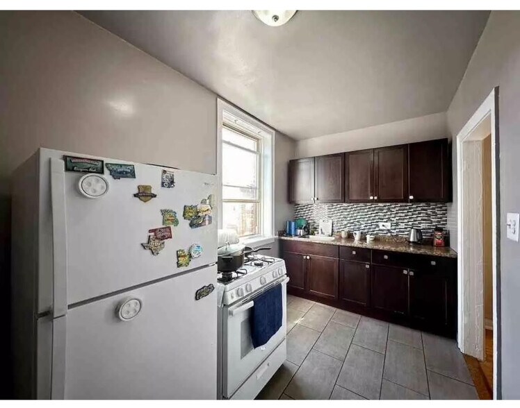 Building Photo - 4259 W Addison St