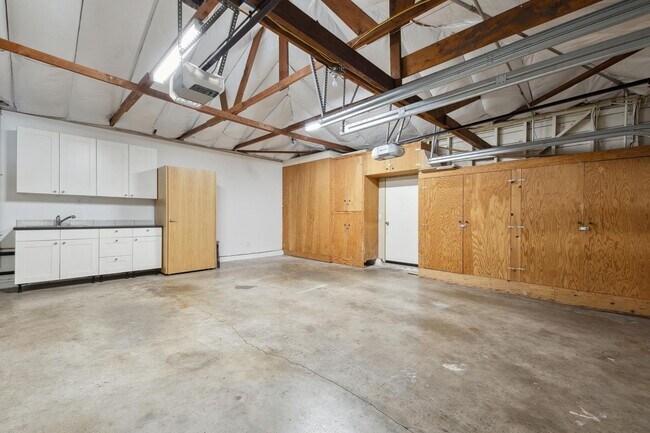 Building Photo - Charming 3-Bedroom Home with Office in desirable Old Palo Alto neighborhood with AC