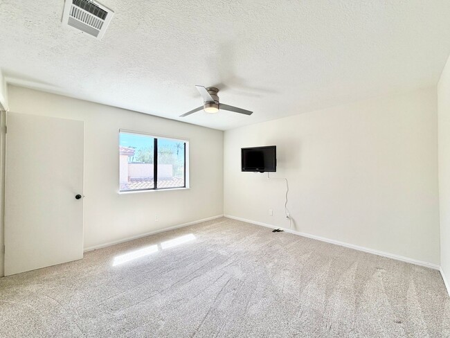 Building Photo - 112 Willow Lake Dr