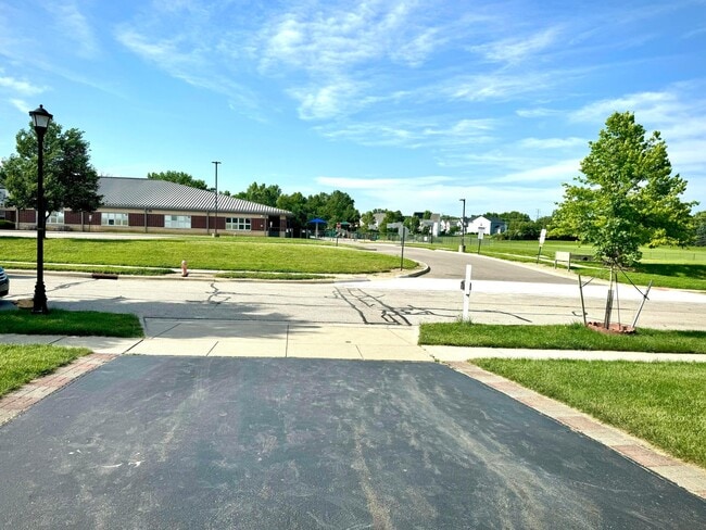 Building Photo - 329 Dovetail Dr