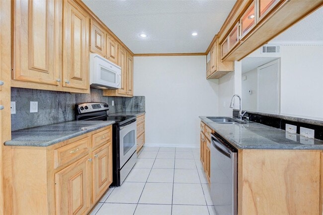 Building Photo - 12028 Mighty Oak Dr