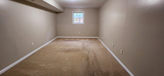 Basement bedroom 4 - 13 Steeple Ct