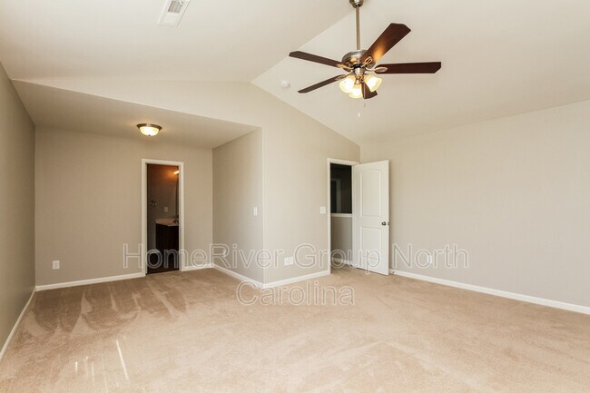 Building Photo - 213 Valerie Dr