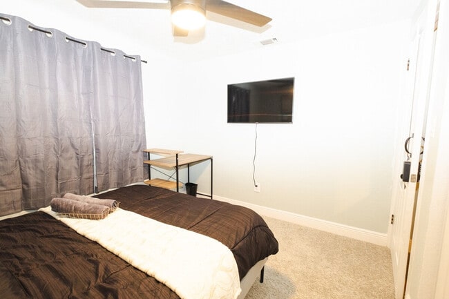 Building Photo - 3007 E 21st Ave