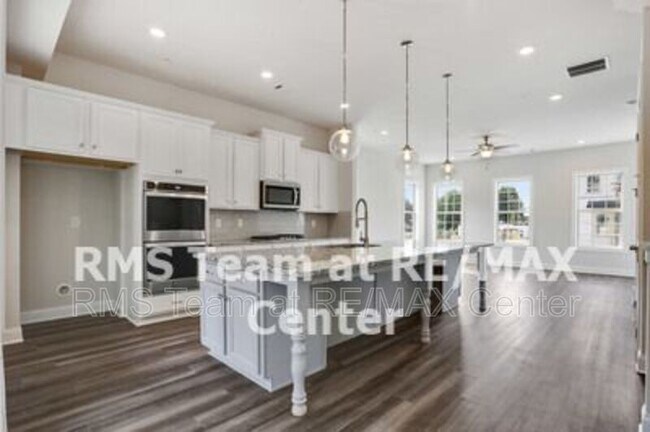 Building Photo - 1650 Mountain Top Ln