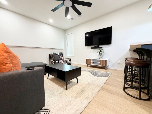 Building Photo - ***611 SW 2nd Street***