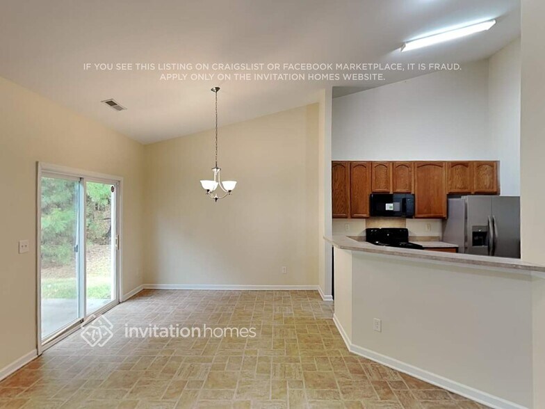 Building Photo - 200 Augustus Lane