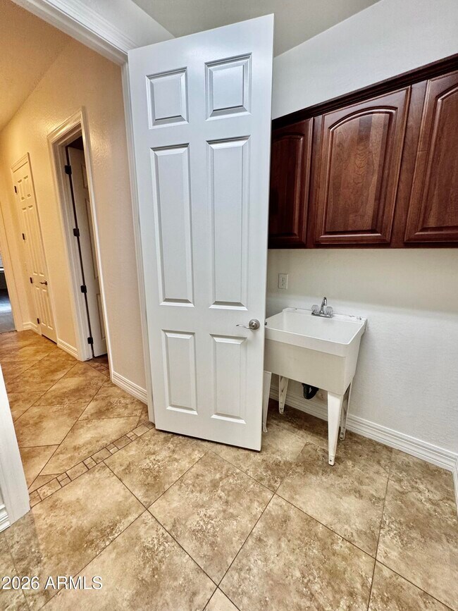 Building Photo - 6858 W Mazatzal Dr