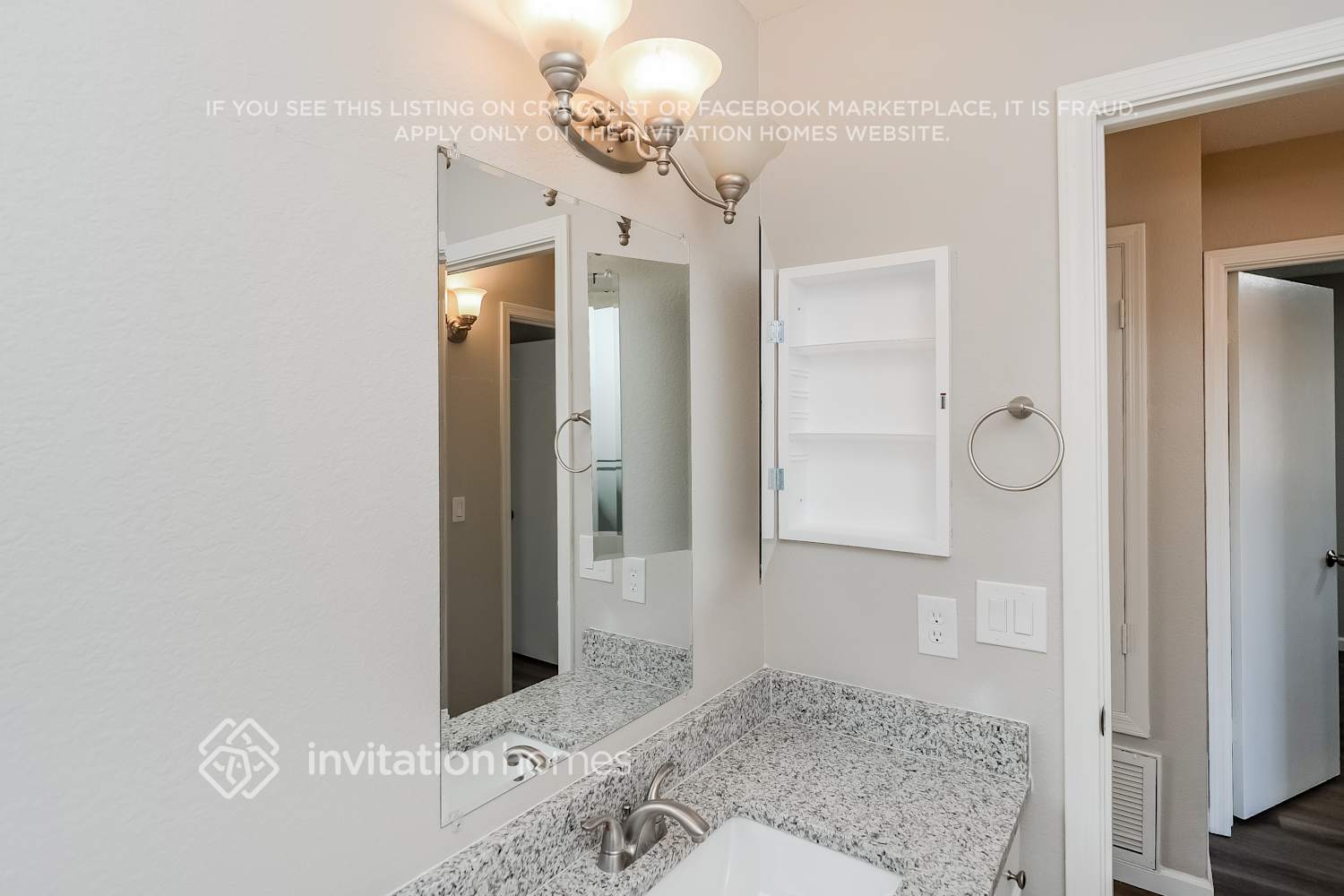 Building Photo - 921 S Val Vista Dr