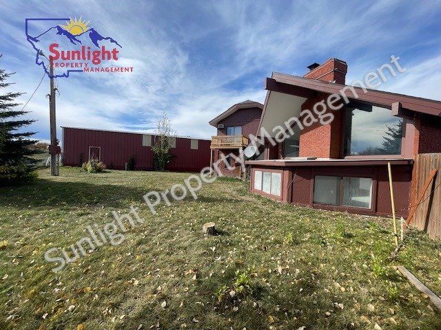 Building Photo - Horse Property - 3 bed 3 bath with ample s...