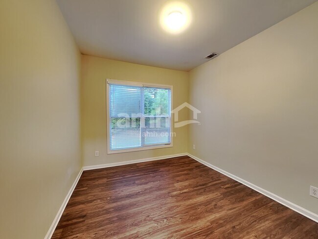 Building Photo - 2313 Worrall Hill Dr