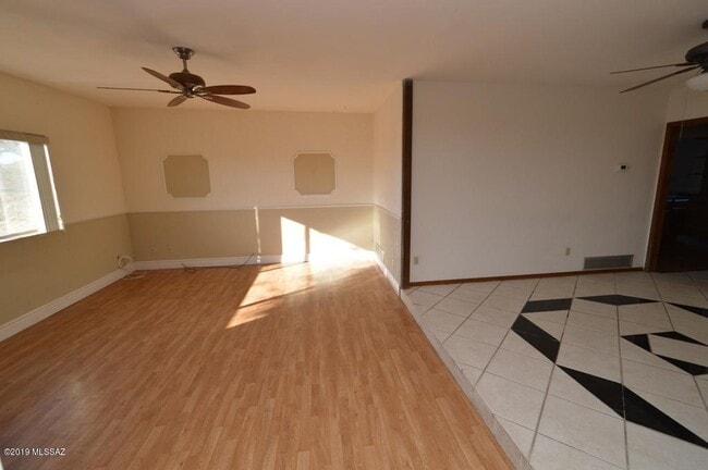 Building Photo - 5050 N Hillcrest Dr
