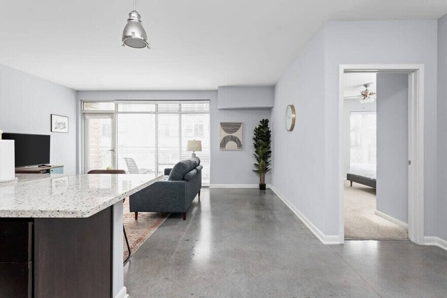 Building Photo - 421 E Market St