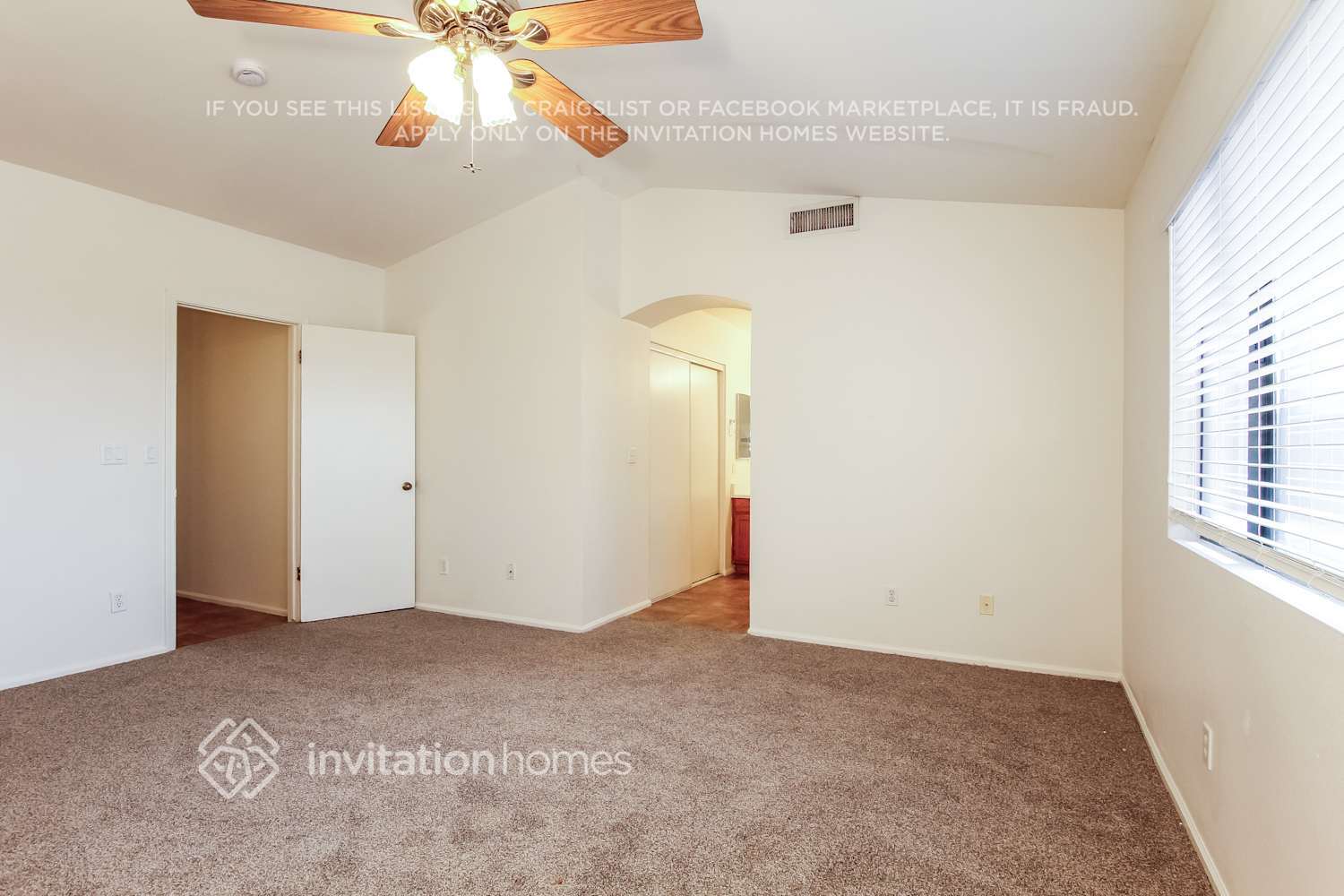 Building Photo - 3049 W Country Club Terrace