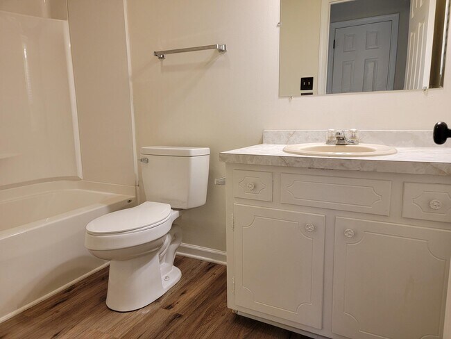 Building Photo - 2209 Harmony Hill Dr