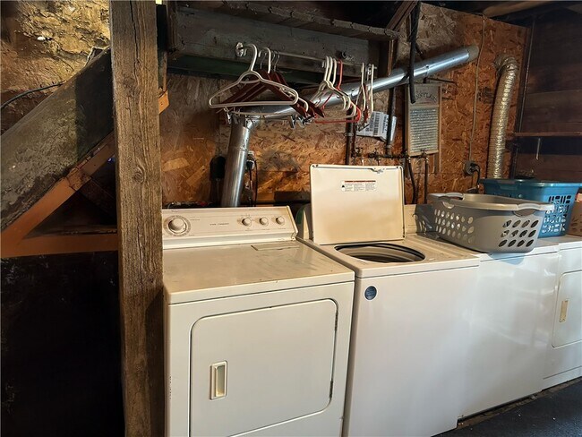 Building Photo - 1878 Ridge Rd