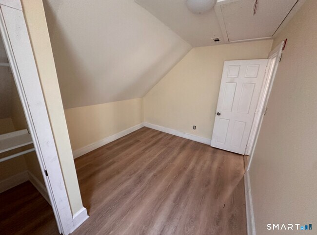 Building Photo - 149 Glen St