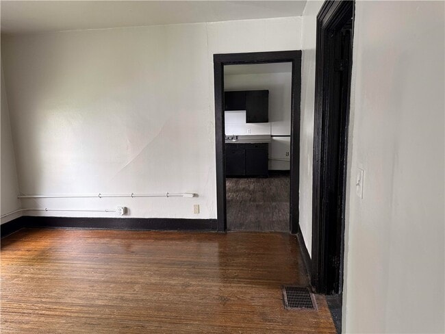 Building Photo - 865-869-869 Clifford Ave