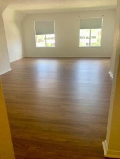 Building Photo - 8889 Caminito Plaza Centro