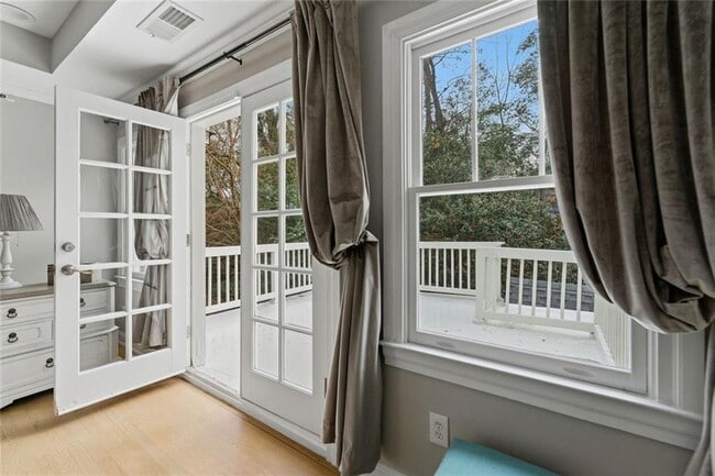 Building Photo - 302 Hascall Rd NW