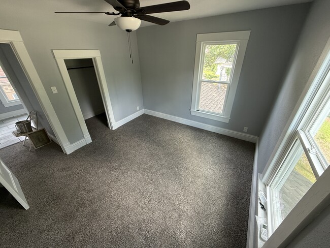 Building Photo - 524 S Evergreen Ave