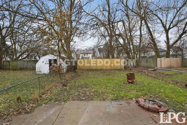 Building Photo - 2041 Loxley Rd