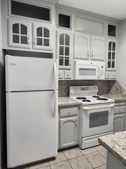 Building Photo - 607 Buena Vista Dr
