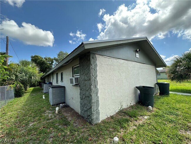 Building Photo - 3215 Jeffcott St