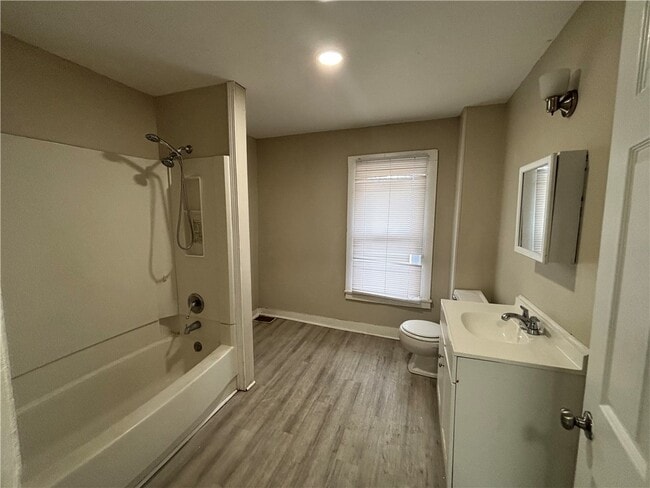 Building Photo - 373-375-375 Diven Ave