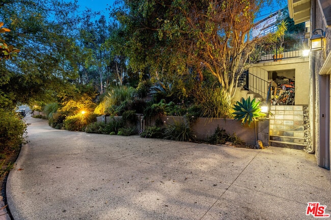 Building Photo - 2716 Halsey Rd
