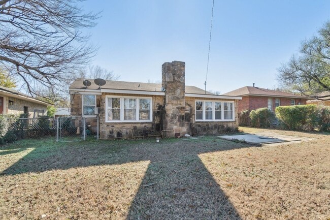 Building Photo - 3 bed, 1 bath home in the Village