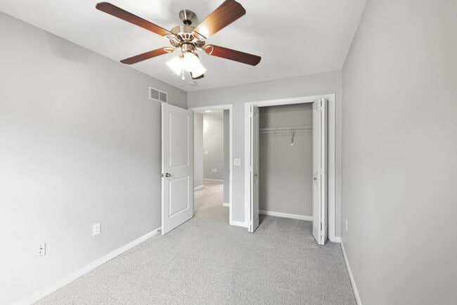 Building Photo - GREAT LOCATION!! 3 Bedroom, 2.5 Bathroom Townhome in West Des Moines!