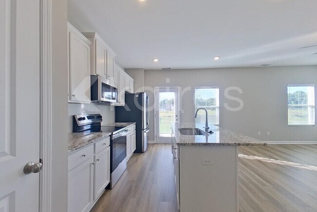 Building Photo - 888 Silent Barge Cv