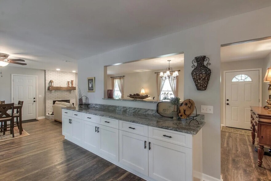 Building Photo - 444 Foothill Dr