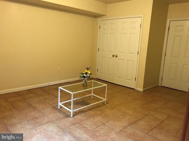 Building Photo - 2022 S Glebe Rd