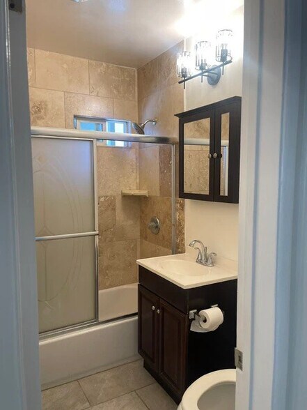 Building Photo - 536 N Van Ness Ave