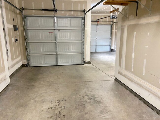 Building Photo - $2,295 Harlan Ranch, 3 Bedroom - N. Todd H...