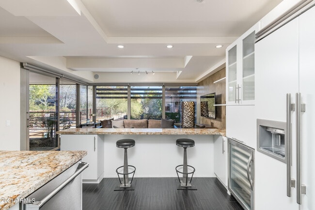 Building Photo - 7147 E Rancho Vista Dr
