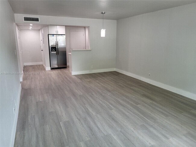 Building Photo - 9125 SW 77th Ave