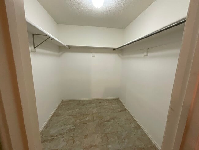 Building Photo - 915 Rutledge Dr