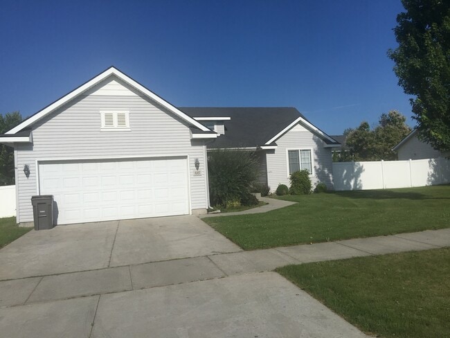 Building Photo - Stoddard Meadows Rancher