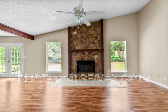 Building Photo - 625 Oxford Hall Dr SW