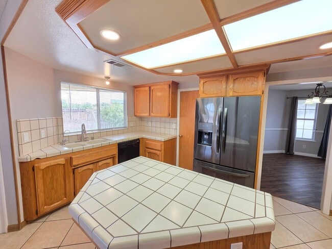 Building Photo - Spacious 4 Bedrooms & 3 Full bathroom Home with Over 2,200 Sq Ft on a Corner Lot!