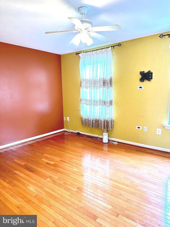 Building Photo - 20408 River Bank St