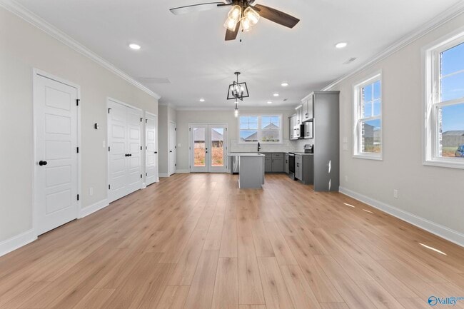 Building Photo - 247 Susan Lynn Dr