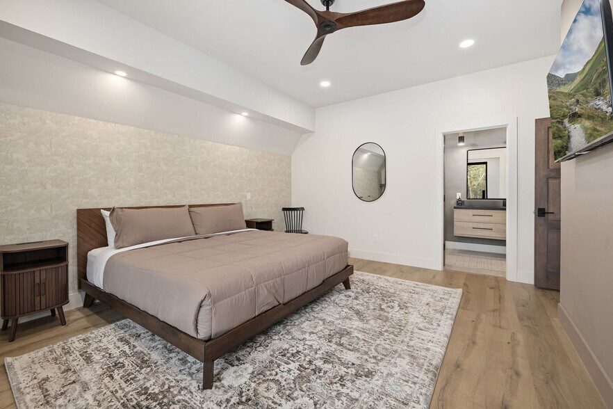 Building Photo - 9770 Larkin Ln