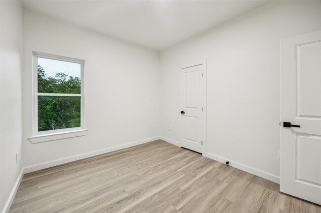 Building Photo - WOW! Modern & Brand-New Home in Samson Park!