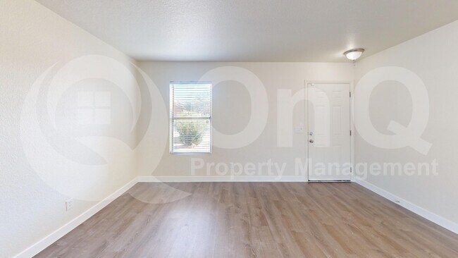 Building Photo - 1702 W Summer Dawn Dr